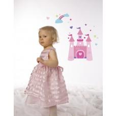 Punčka v sobi z vinilno nalepko grad